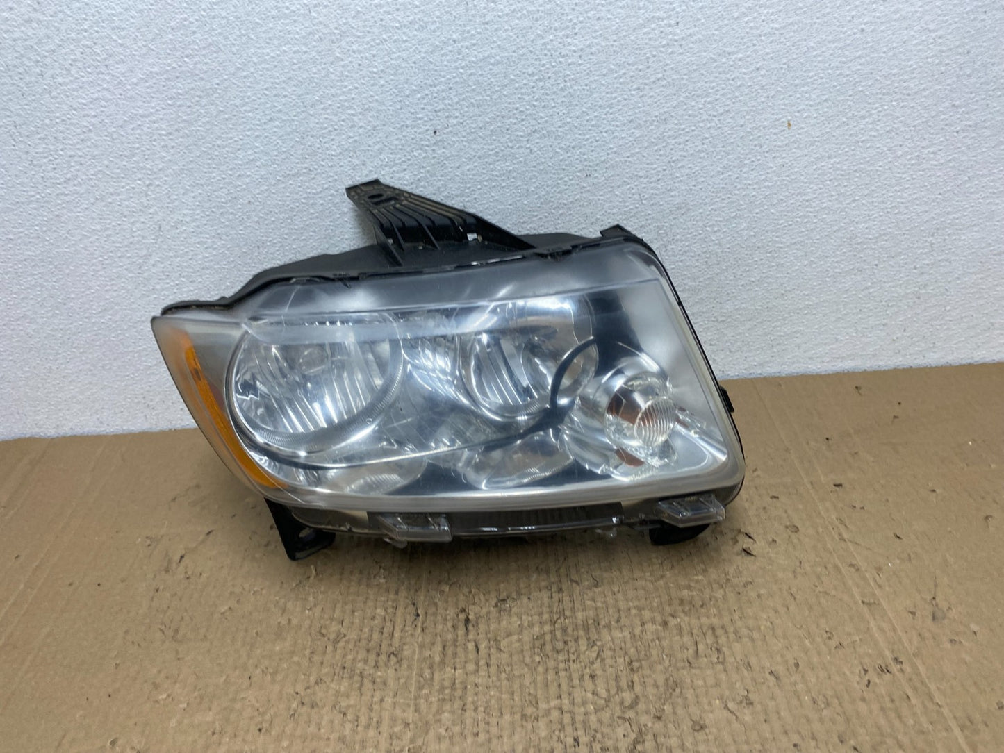 2011-2013 Jeep Grand Cherokee Right Passenger Halogen Headlight AC4141 DW0