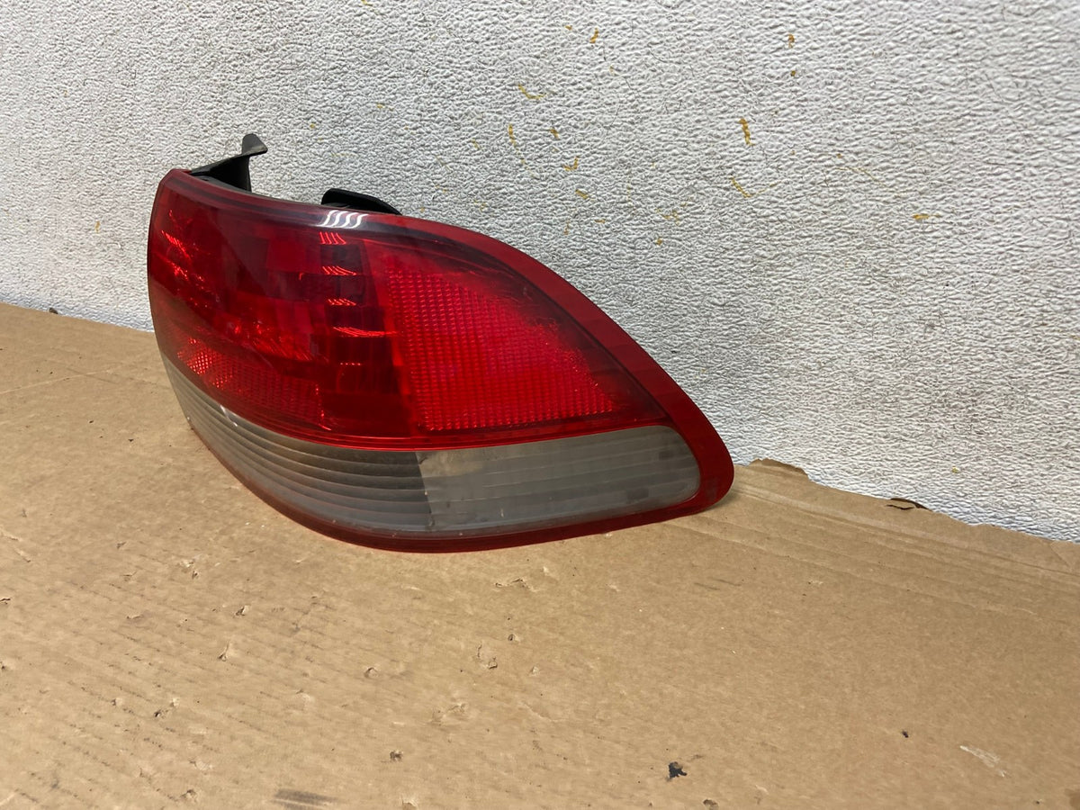 2001 to 2002 Honda Accord Sedan 4door Right Passenger Tail Light AH8341 LK2