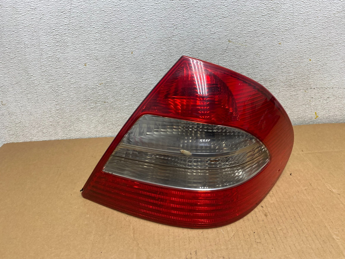 No led 2007 - 2009 Mercedes E E320 E500 Sedan Right Tail Light M05860