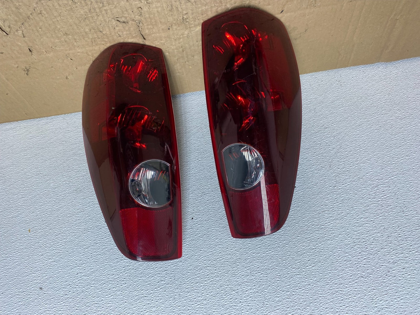 2004 to 2012 Chevrolet Colorado GMC Canyon Left+Right Set Tail Lights AC5495 DW0