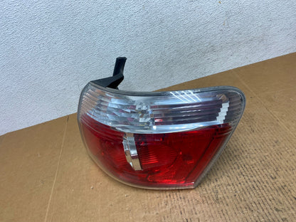 2007 to 2012 GMC Acadia Halogen Tail Light Right Passenger RH Side AE0318 LK1