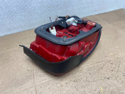 2002 - 2005 Hyundai Sonata Right Passenger RH Side Tail Light OEM Y6799 DW5