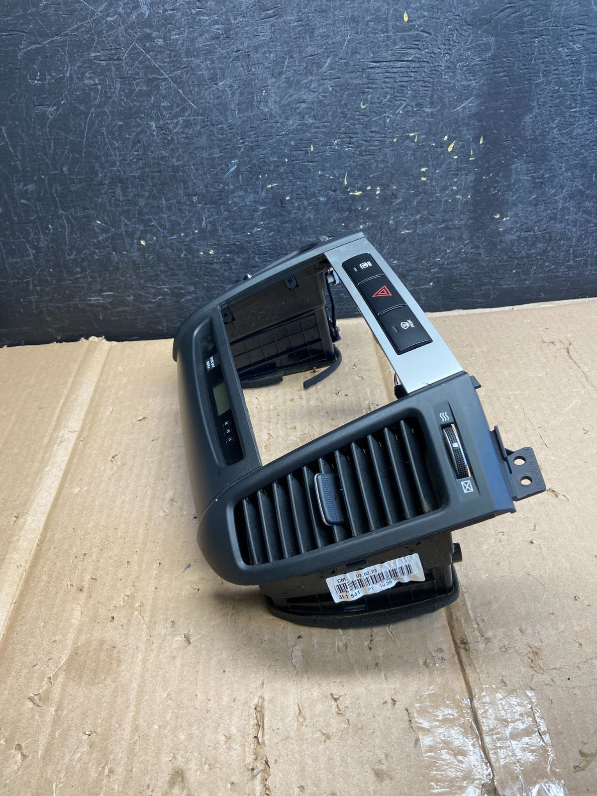 2007 to 2009 Hyundai Santa Fe Center Dashboard Radio Bezel Trim AI2787 DG1
