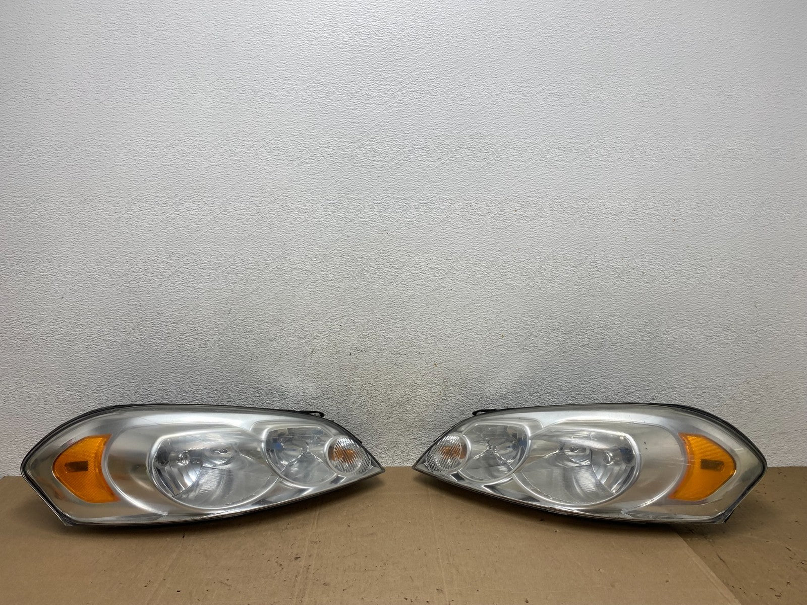 2006 - 2013 Chevrolet Impala Left+Right Set Headlights Halogen AE5985 DW0