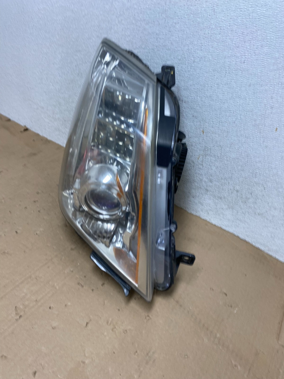 2008 to 2014 Cadillac CTS Right Passegner RH Side Xenon Headlight AE9158 DW1