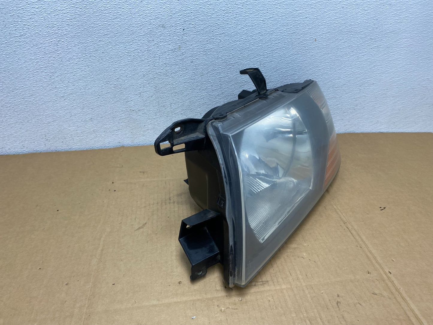 2000 to 2004 Mitsubishi Montero Pajero Left Driver LH Headlight AC7499 DW2