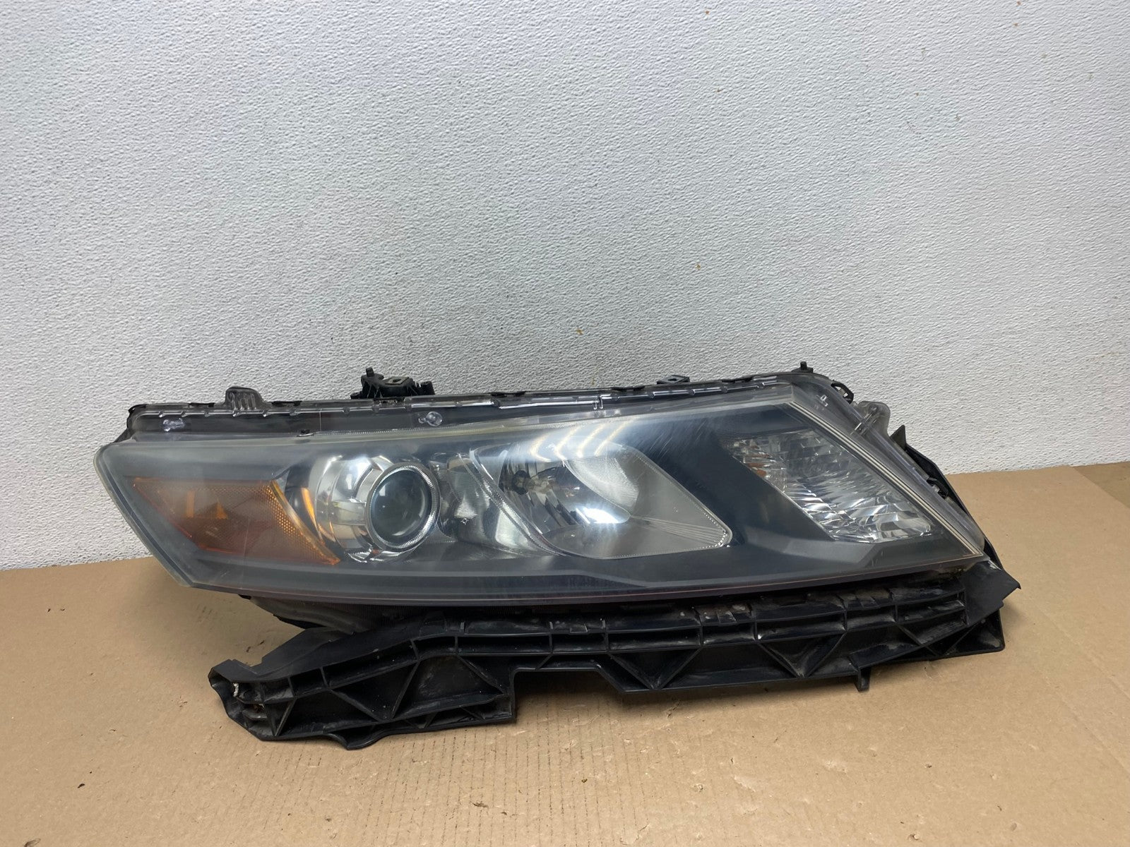 2010 - 2012 Honda Accord Crosstour Right Passenger RH Side Headlight AF3106 LK0