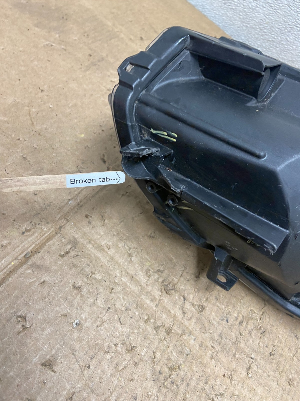 2010 - 2011 Toyota Prius Left Driver LH Halogen Headlight Oem Y7069 DW5