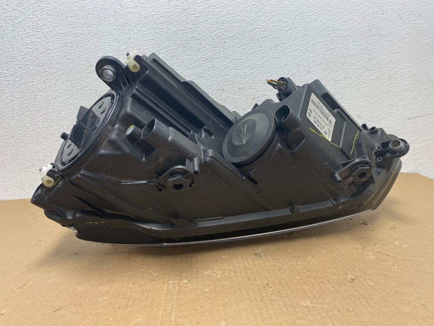 2011 to 2014 Volkswagen Jetta Right Passenger RH Headlight Halogen AD7950 DW4