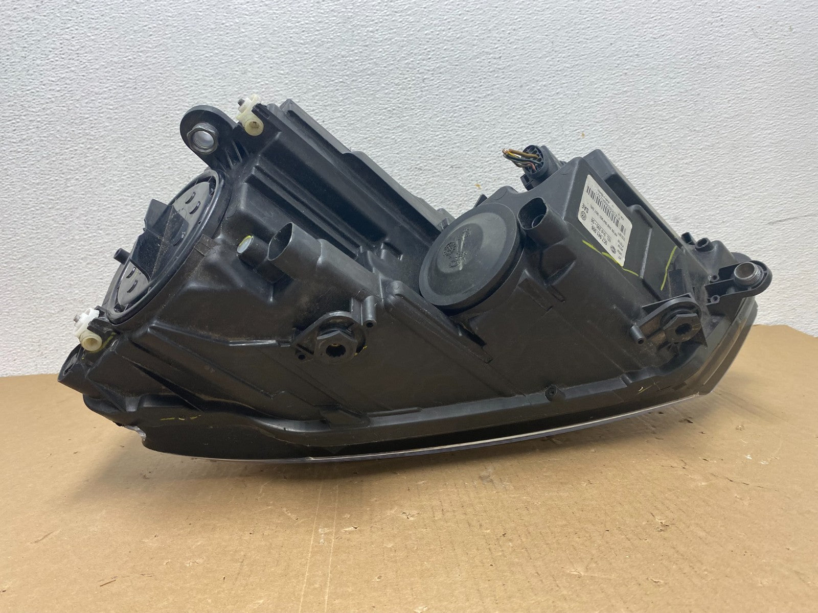 2011 to 2014 Volkswagen Jetta Right Passenger RH Headlight Halogen AD7950 DW4