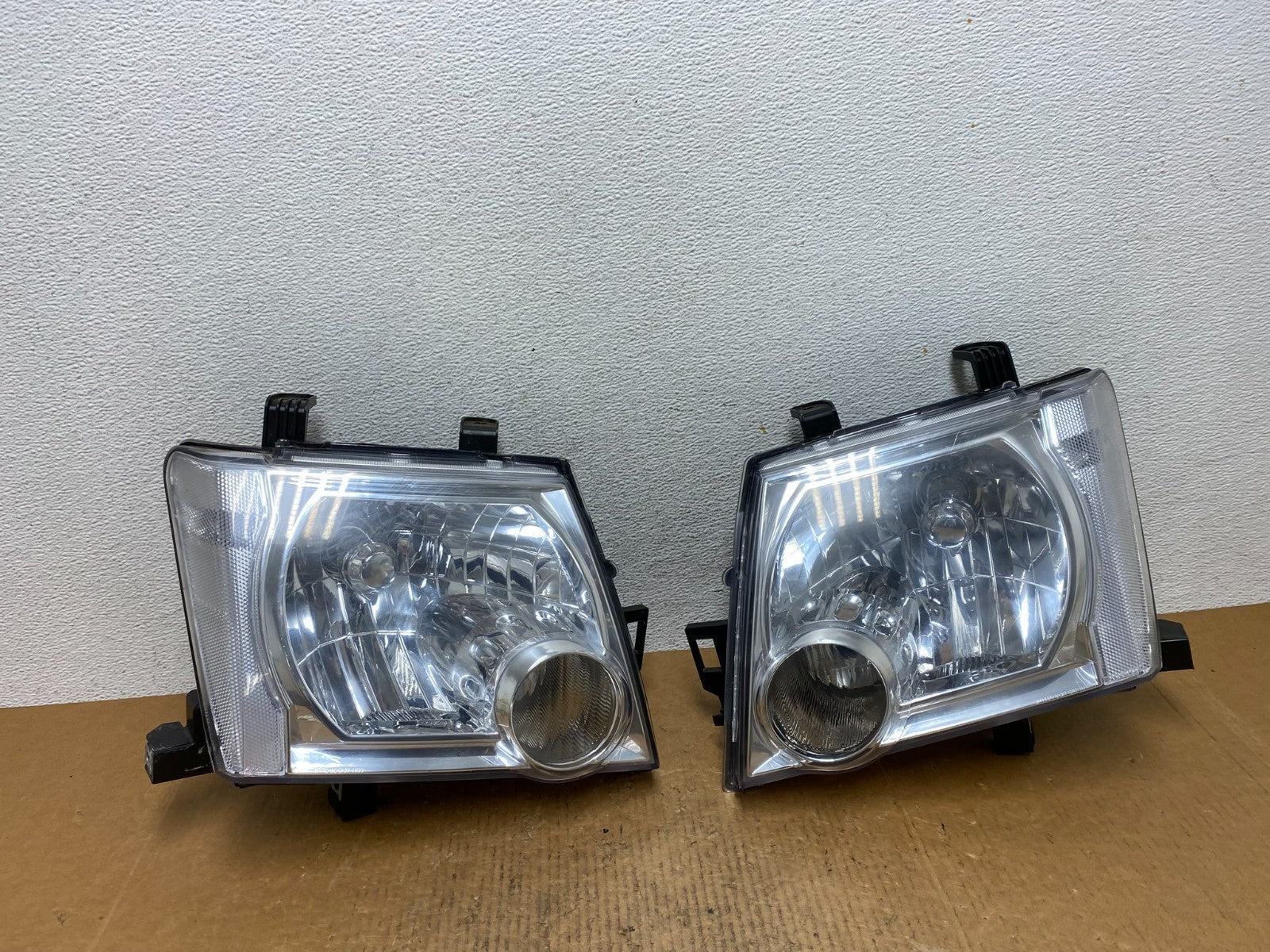 2005-2015 Nissan Xterra Driver Left+Right Side Set Headlights AE1364 DW0