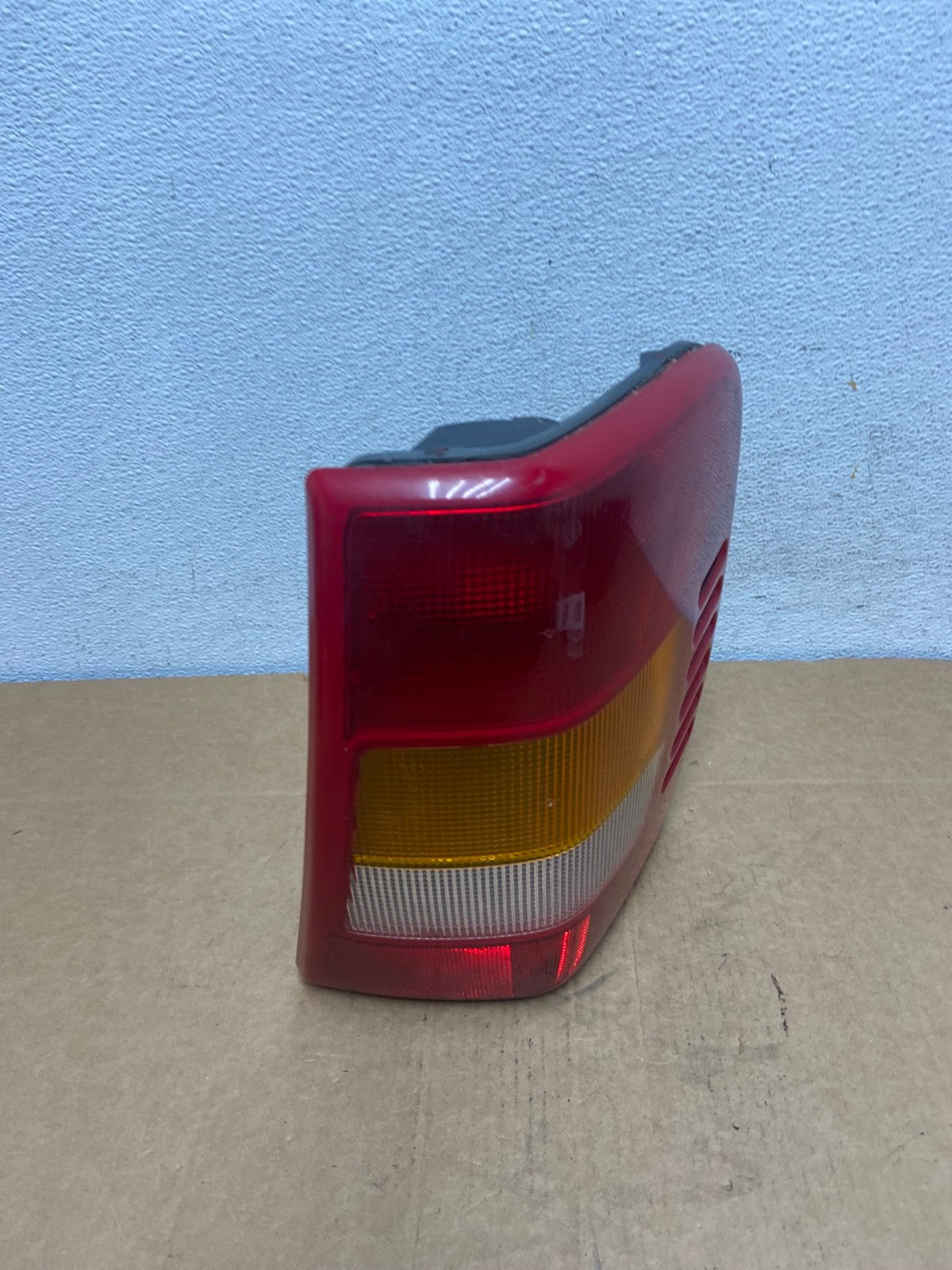 1999-2004 Jeep Grand Cherokee WJ Right Passenger Rh Tail Light AD5387 LK2