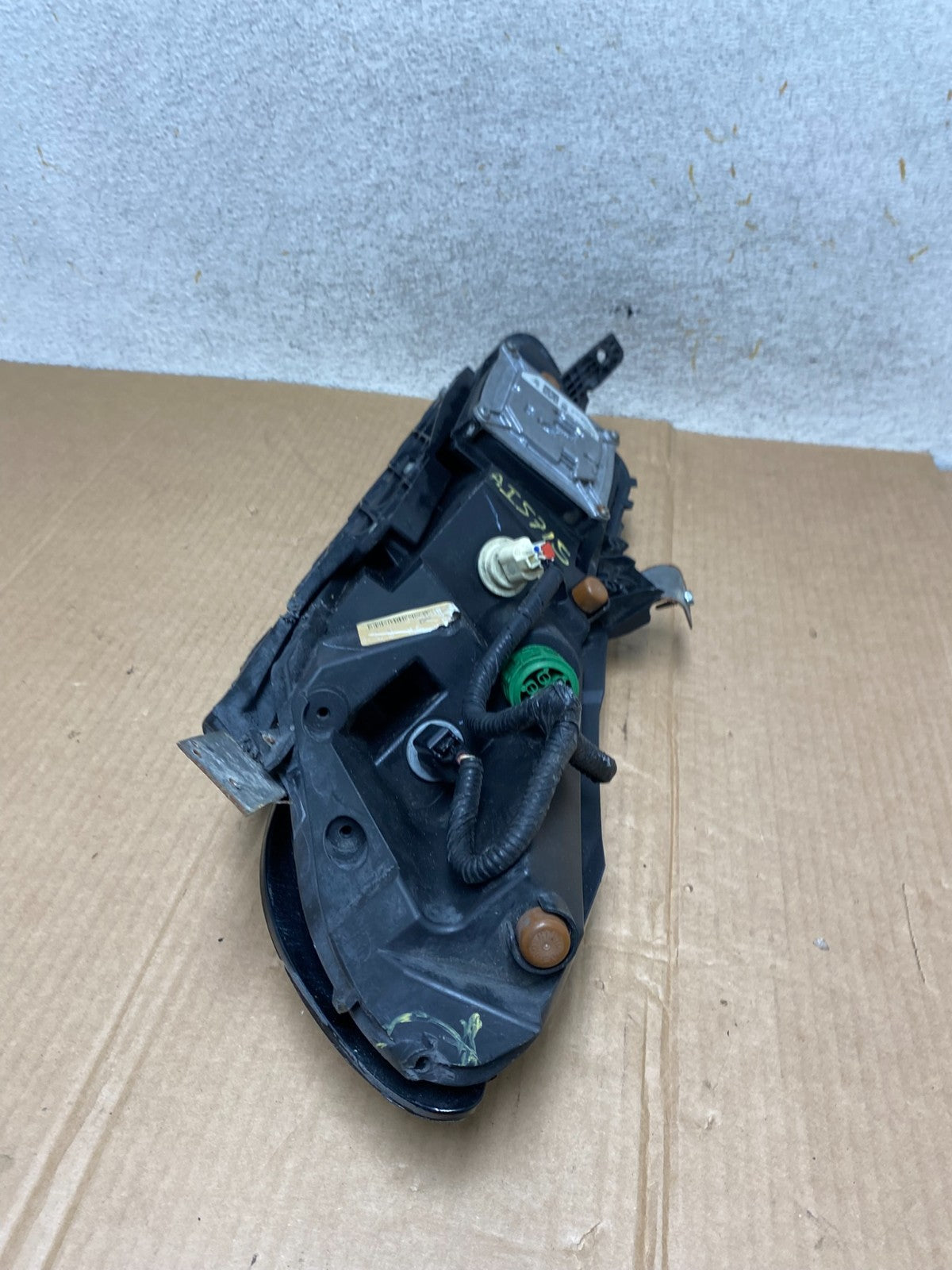2014 - 2018 Jeep Cherokee Right Passenger RH Side LED Headlight AI5715 DW10