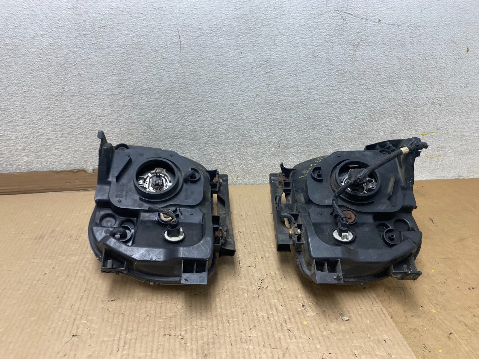 2003 to 2006 Honda Element Left+Right Side Headlights U2699 DW11