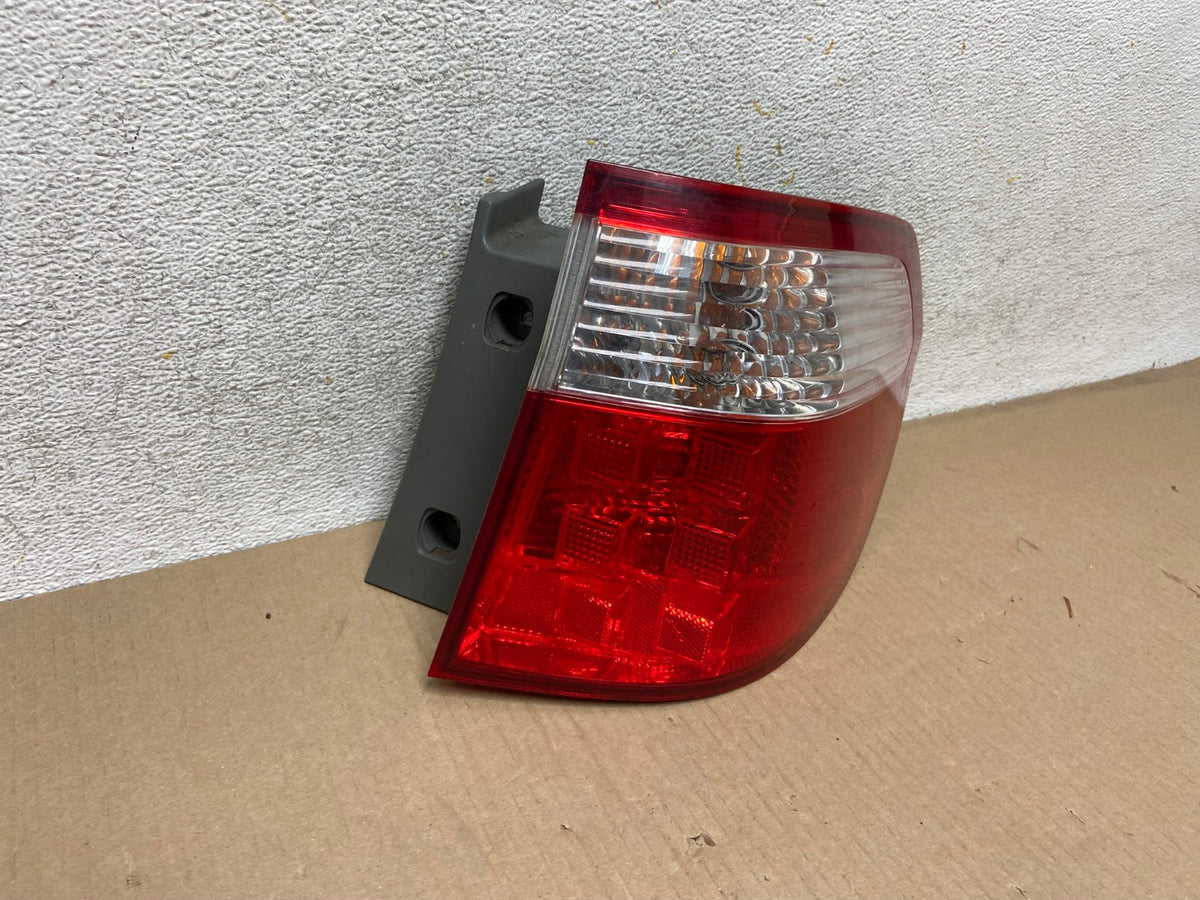 2005 2006 2007 Honda Odyssey Right Passenger RH Side Tail Light AH5710 LK1
