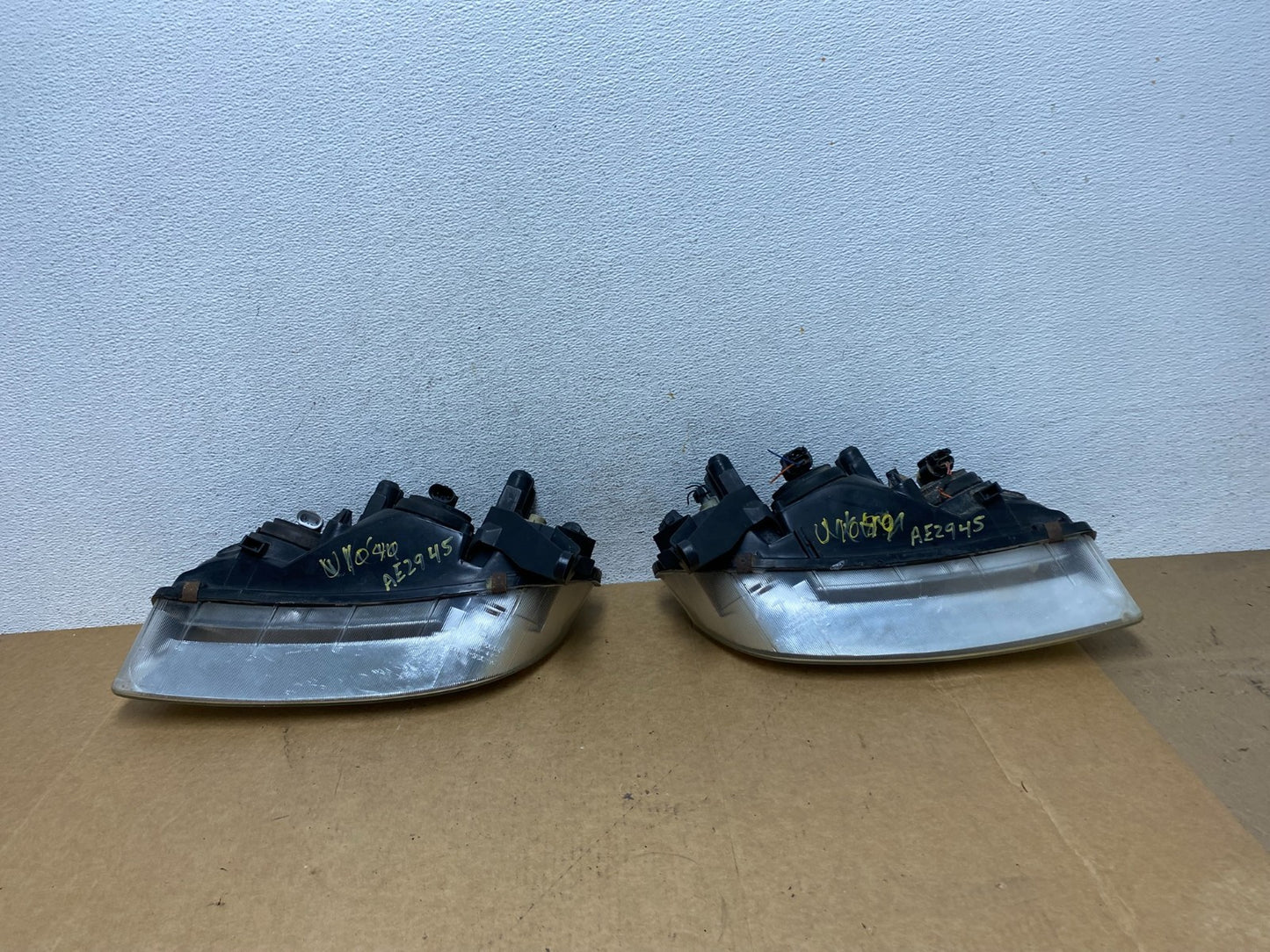 2000 to 2002 Saturn L Series Headlights Left+Right Side AE2945 DW8