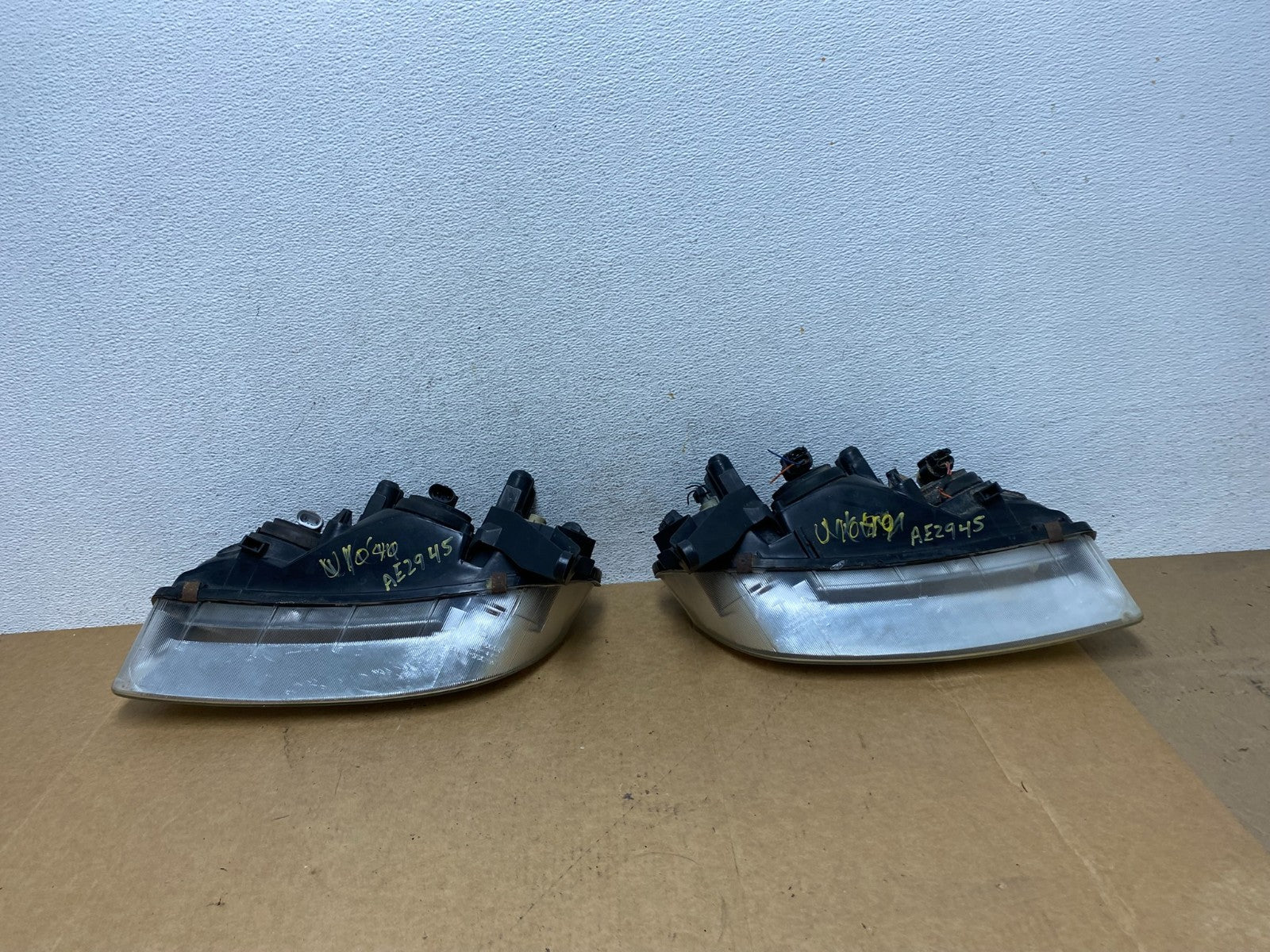 2000 to 2002 Saturn L Series Headlights Left+Right Side AE2945 DW8