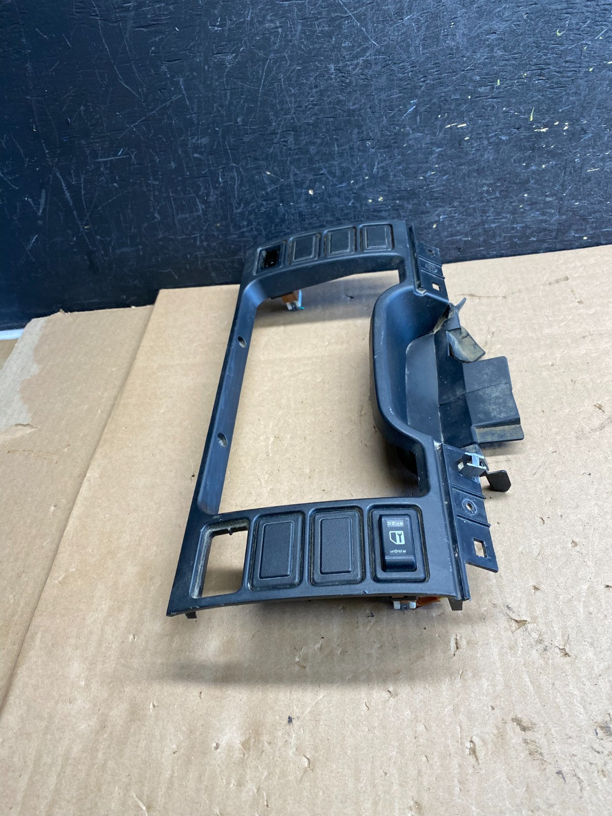 2006-2008 Mitsubishi Fuso Speedometer Instrument Cluster Bezel Switches ai30881