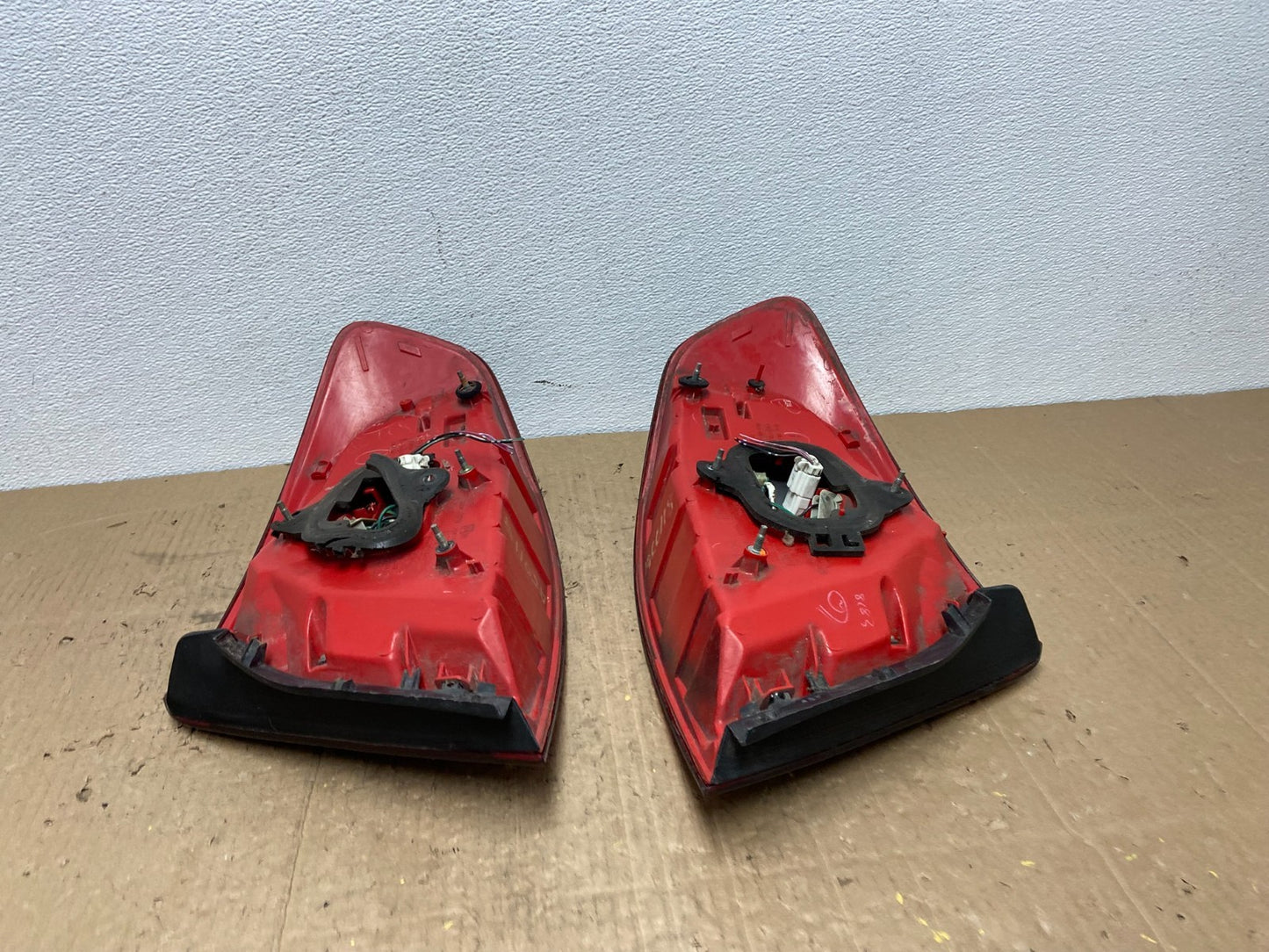 2003-2004 Infiniti G35 Left+Right Side Set Tail Lights Oem AC0118 DW9