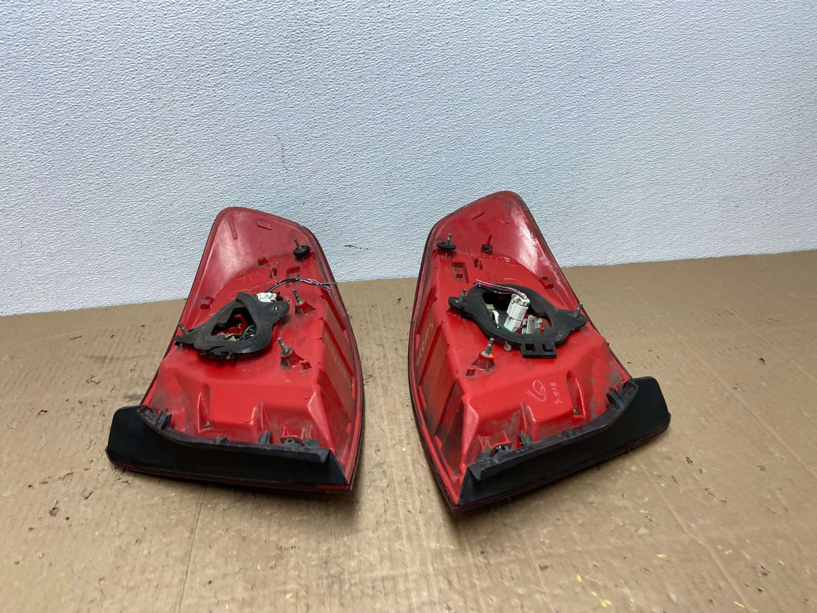 2003-2004 Infiniti G35 Left+Right Side Set Tail Lights Oem AC0118 DW9