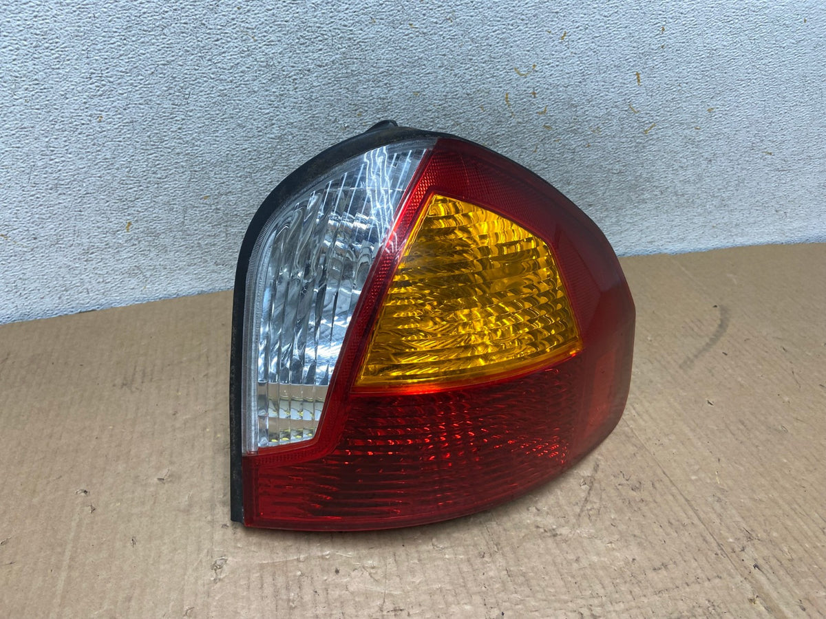 2001 2002 2003 2004 Hyundai Santa Fe Right Passenger Rh Tail Light AI7911 LK0