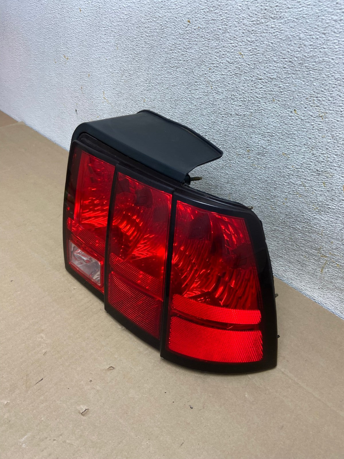 1999-2004 Ford Mustang Right Passenger Rh Side Tail Light AI1396 LK1