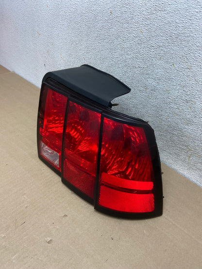 1999-2004 Ford Mustang Right Passenger Rh Side Tail Light AI1396 LK1