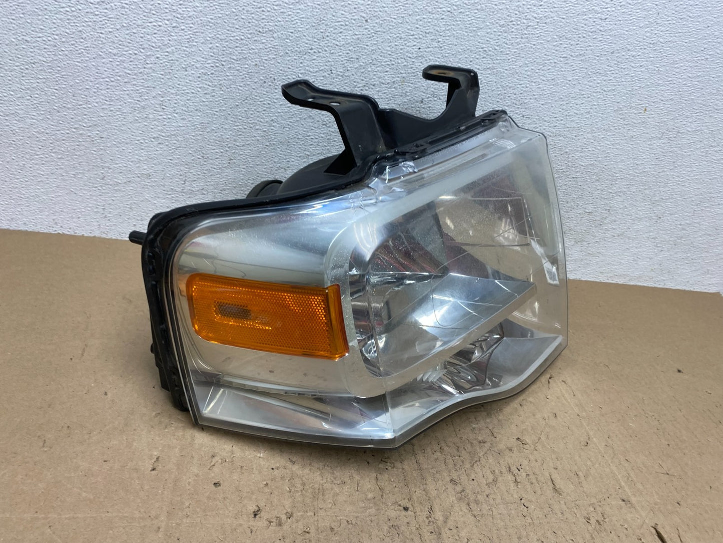 2007 to 2014 Ford Expedition Right Passenger RH side Headlight Halogen AE6604 DW2