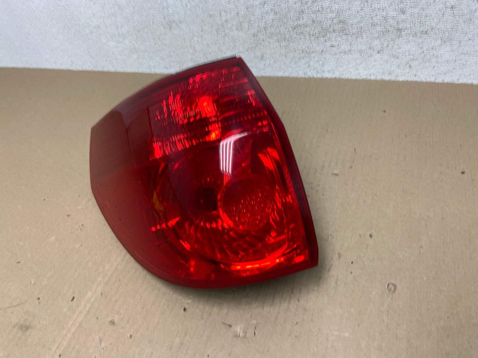 2006 to 2010 Toyota Sienna Left Driver LH Side Tail Light AE6976 LK1