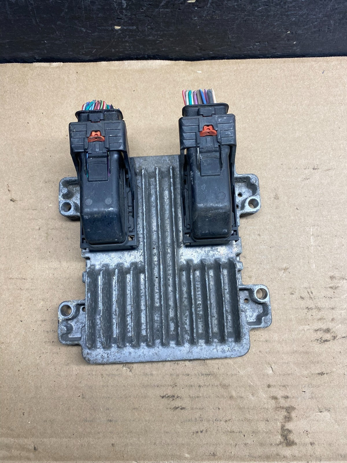2010 - 2014 Chevrolet Express Savanna Engine Computer ECM ECU AE2108 DW0