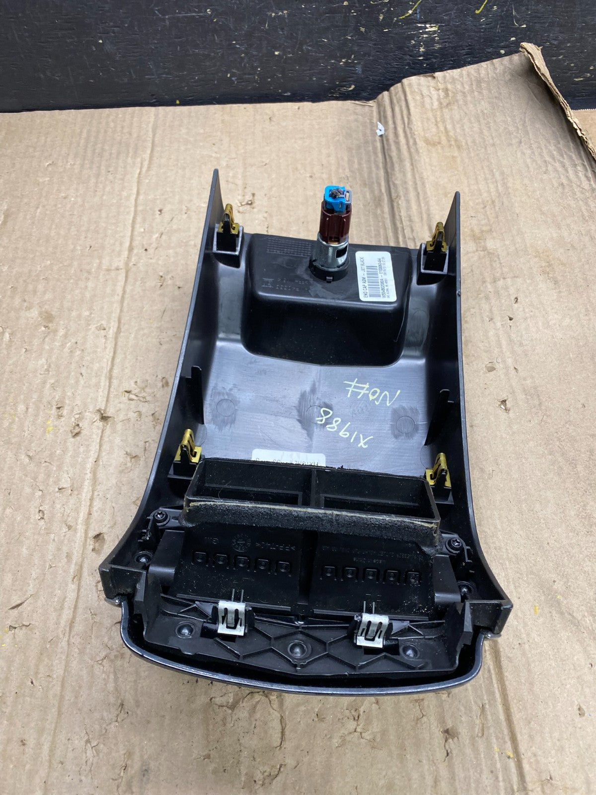 2013 to 2017 Cadillac XTS Rear Center Console Air Vent OEM X1988 DG4