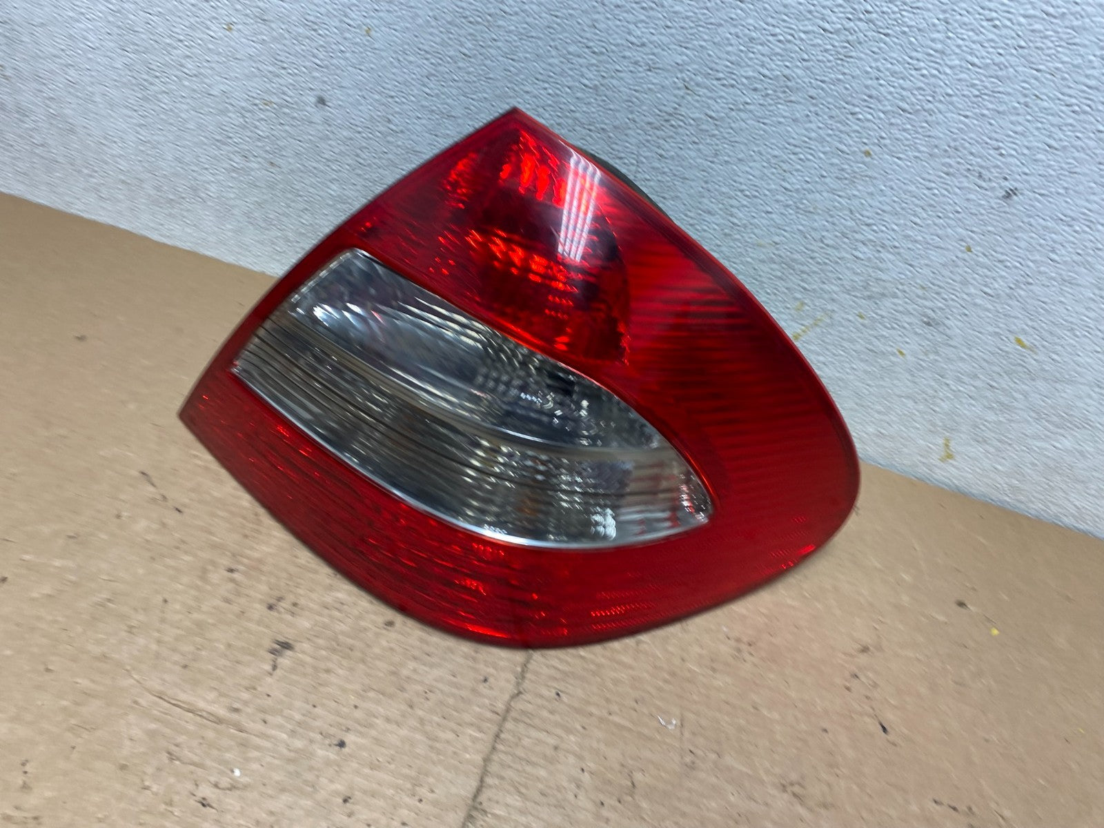 2007 - 2009 Mercedes E E320 E500 Sedan Right Passenger Tail Light OEM P4366 DW1
