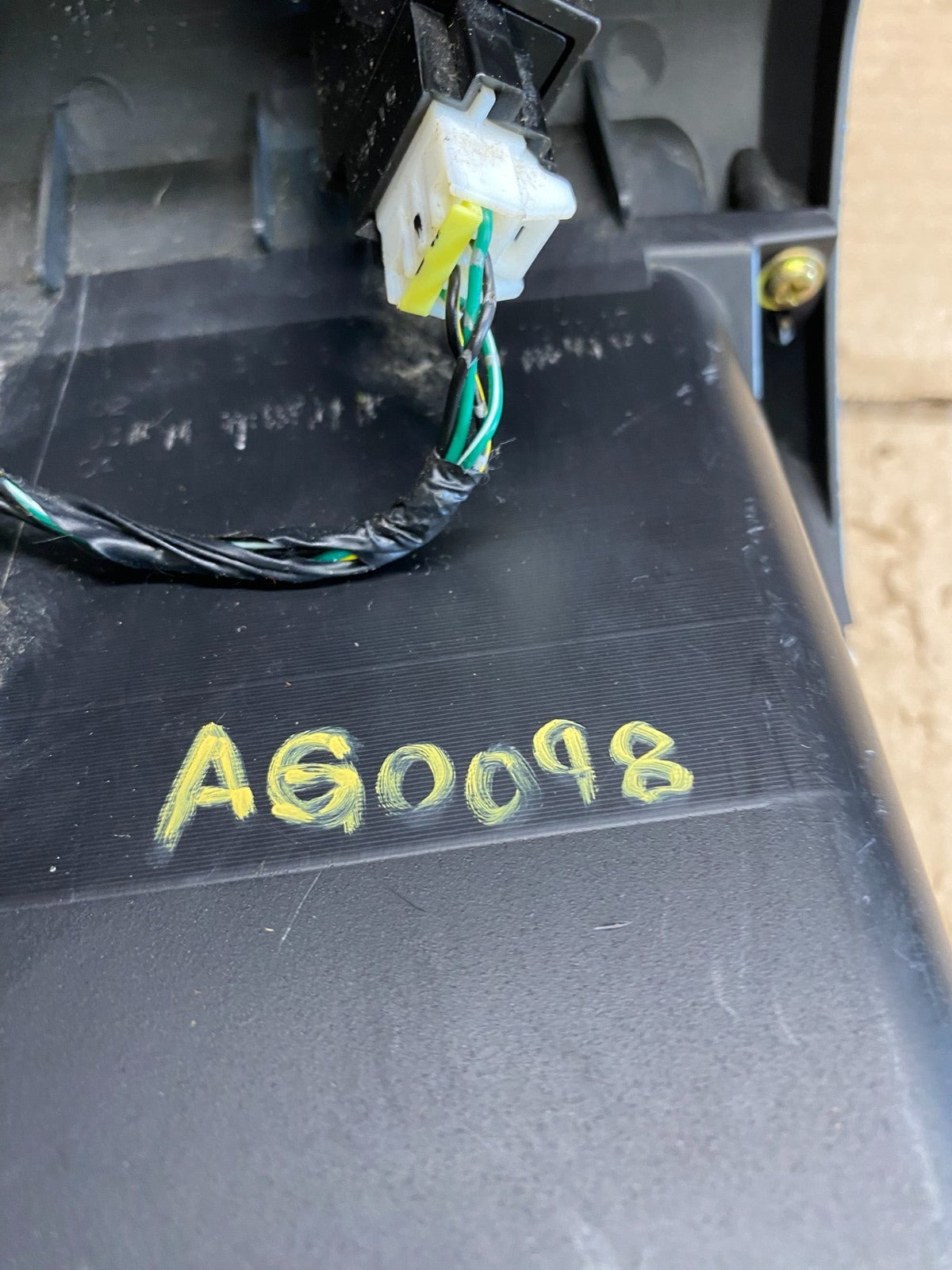 2003 - 2004 Mitsubishi Outlander Center Dash Bezel Radio Navi Trim AG0098 DG5