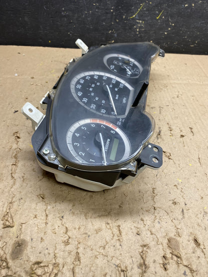 2004 2005 Toyota Sienna Speedometer Cluster Gauge U5570 DG3