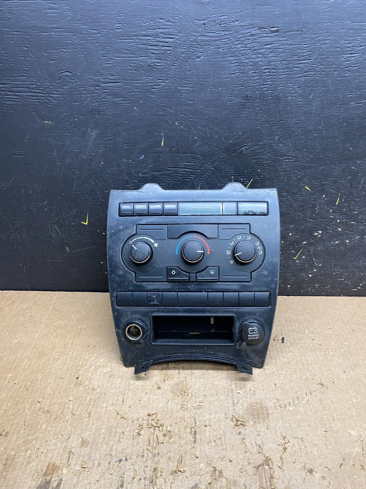 2005 2006 2007 Jeep Commander Grand Cherokee A/C Climate Control Bezel Z9748 DG0