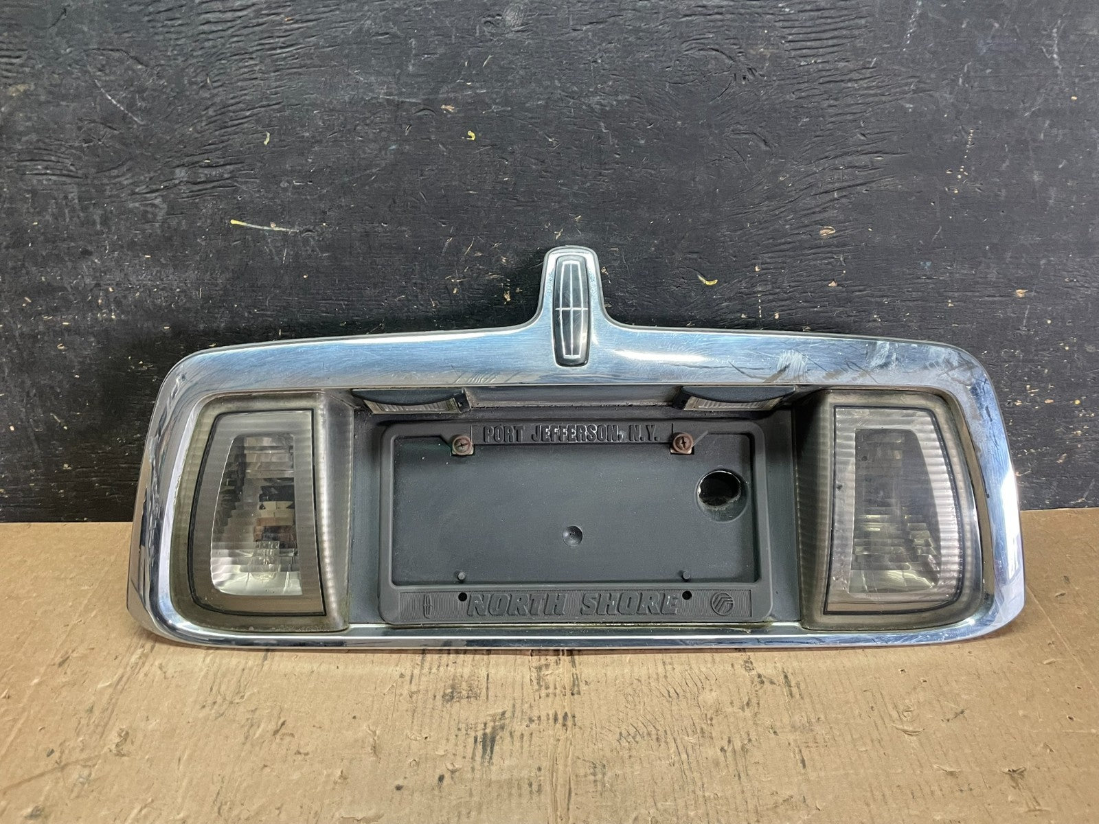 2000- 2002 Lincoln LS Rear Finish Panel Trunk Panel Chrome OEM z5928 DG0