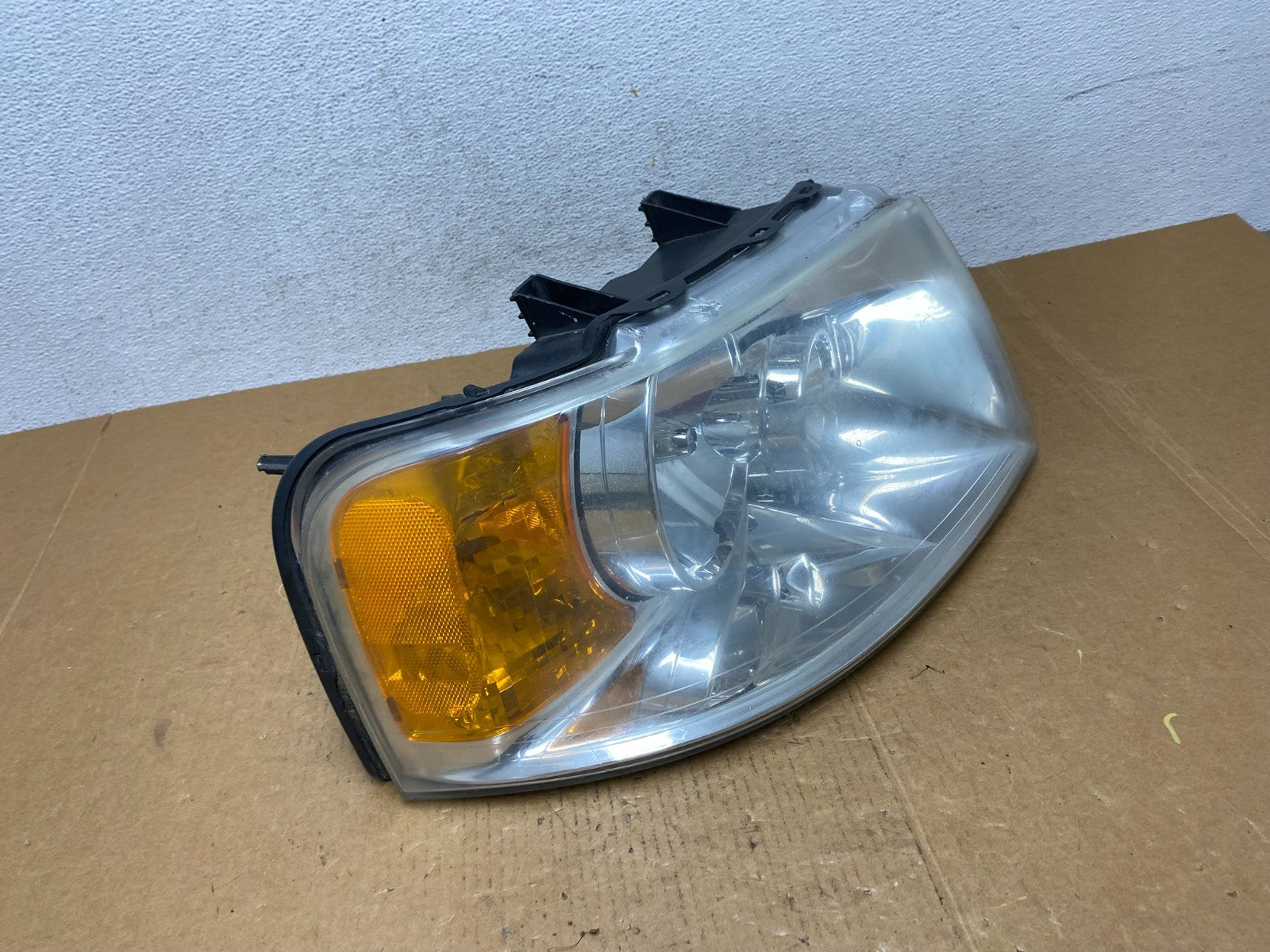2003 - 2006 Ford Expedition Right Passenger Side Headlight Halogen AD9295 DW2
