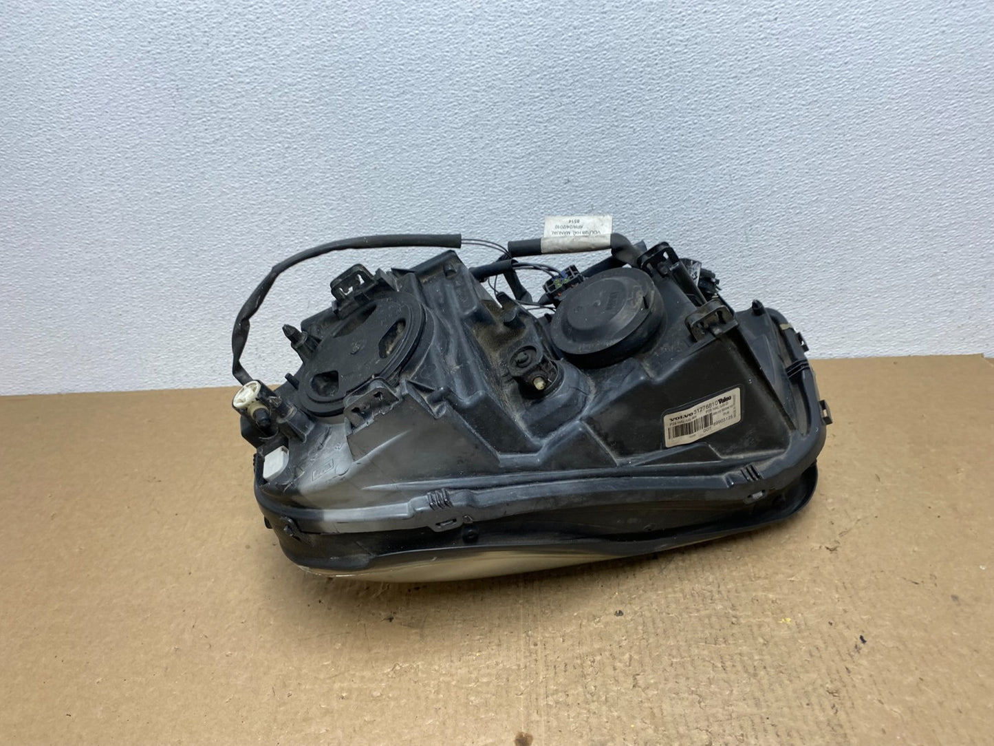 2003 to 2006 Volvo XC90 Right Passenger Rh Side Headlight Halogen AC1582 DW6