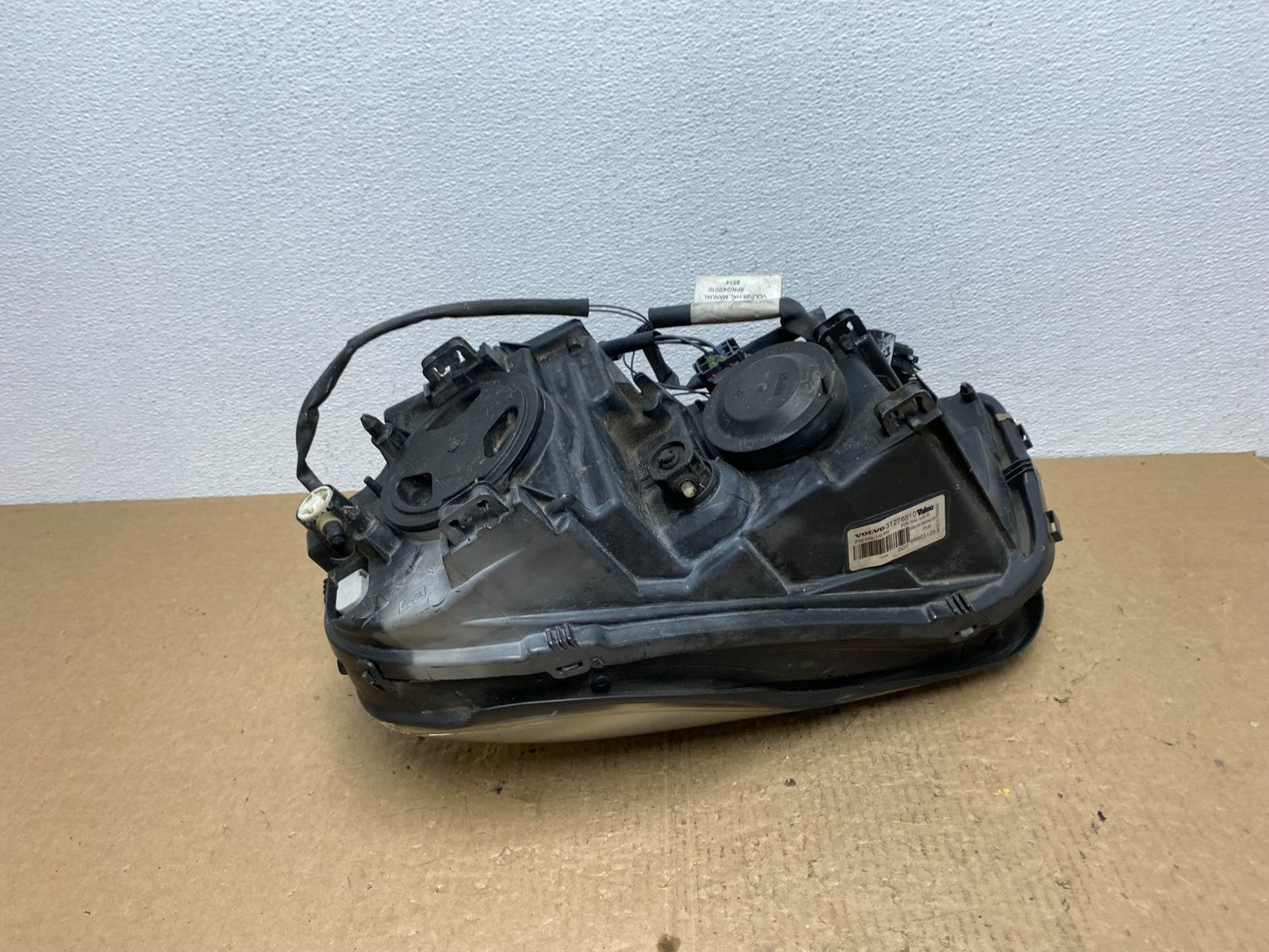2003 to 2006 Volvo XC90 Right Passenger Rh Side Headlight Halogen AC1582 DW6