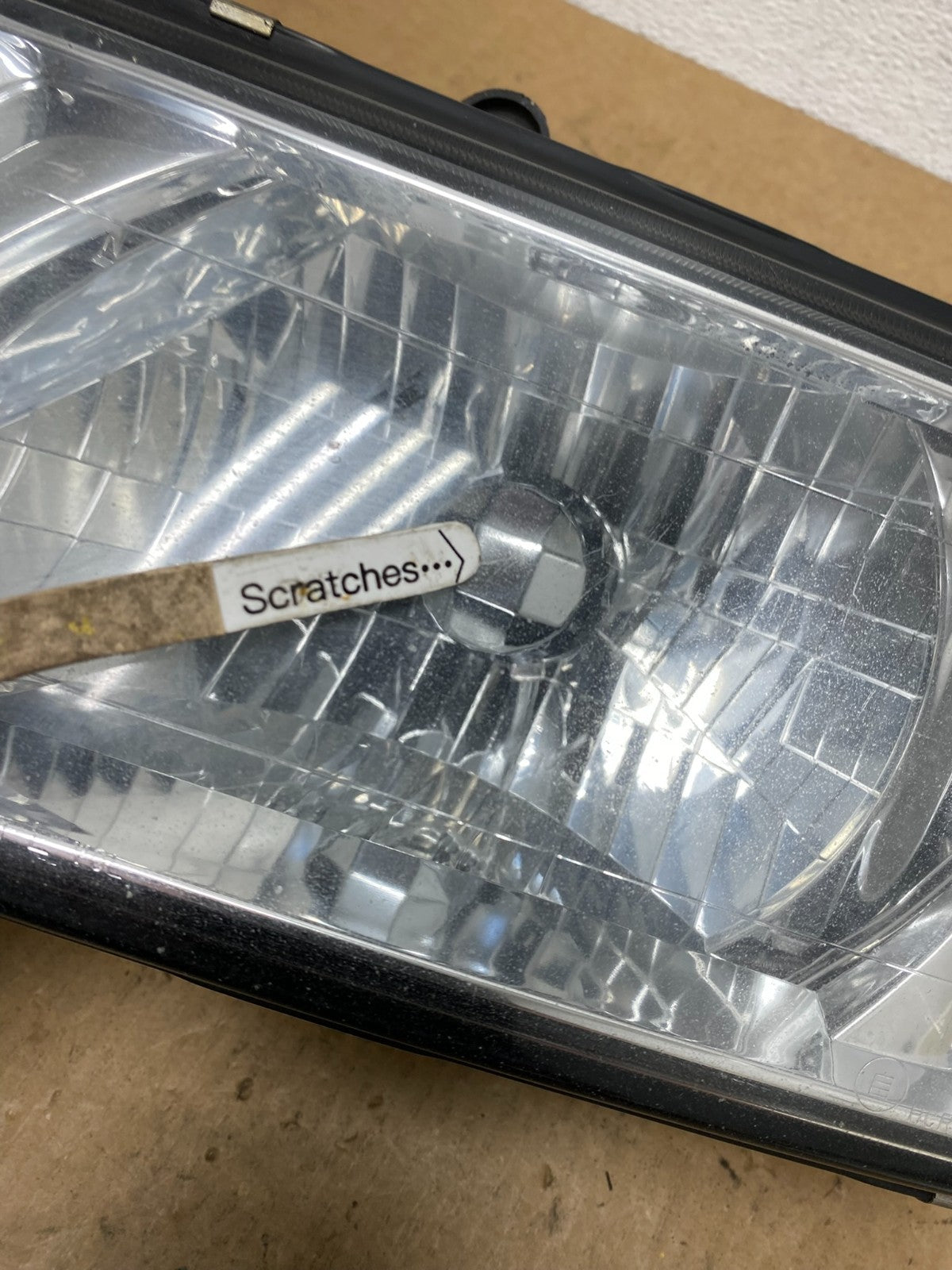 2000 to 2002 Honda Passport Left Driver LH Side Headlight AC3320 DW3