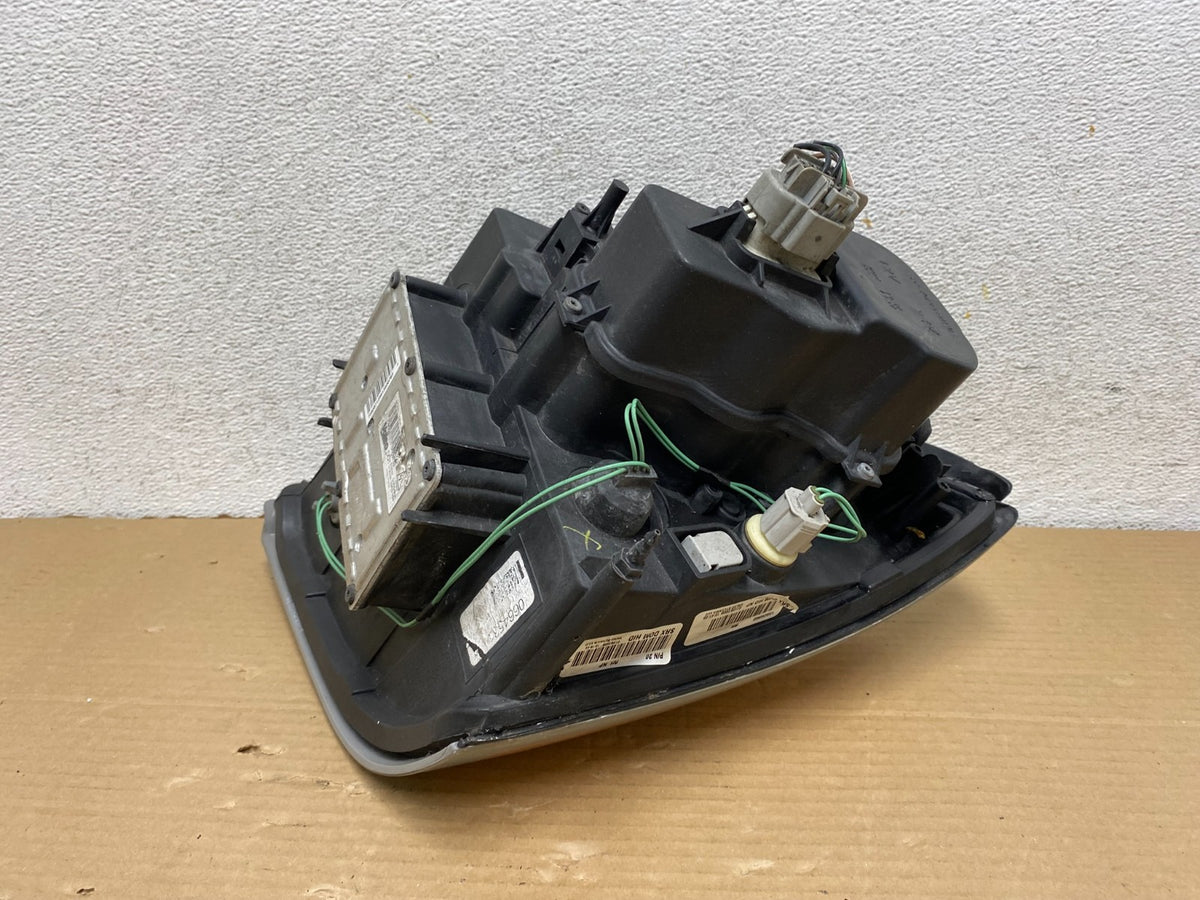 2004 to 2009 Cadillac SRX Right RH Side Xenon Headlight AG9326 DW6