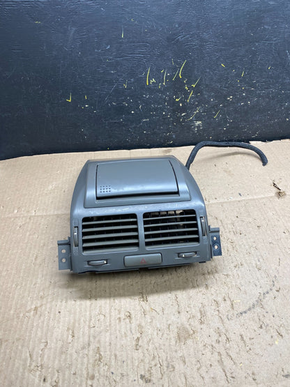 2007 to 2013 Suzuki Grand Vitara Center Console Air Vent Oem y7856  DG0