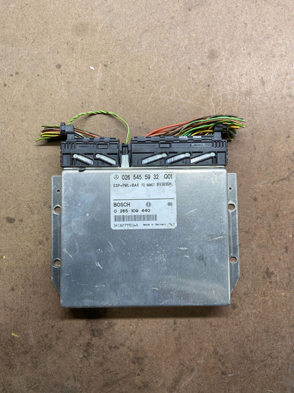 2000 - 2002 Mercedes E E430 ABS ESP Control Module Unit OEM M3343 DG0