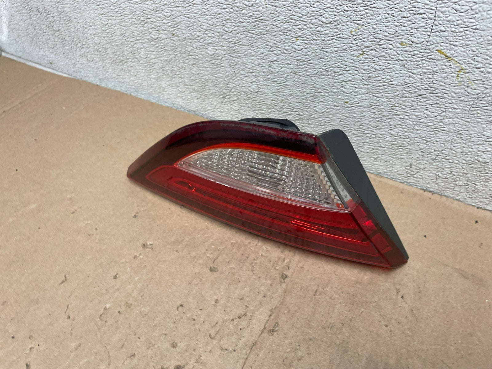 2015 to 2017 Chrysler 200 Sedan Left Driver Side Inner Tail Light Q4330 DW1