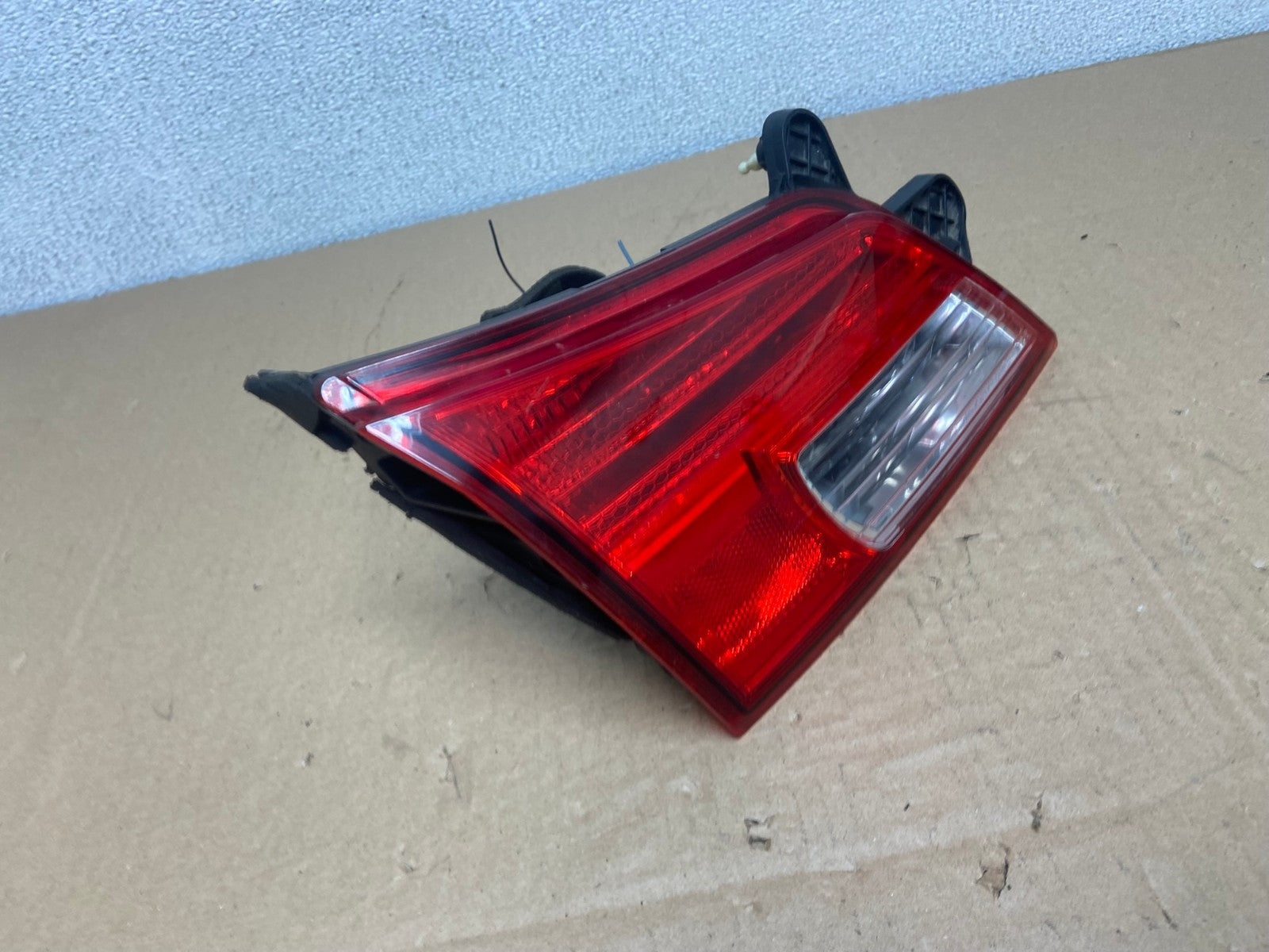2010-2014 Subaru Outback Left Driver Lh Side Inner Tail Light AB6170 LK2