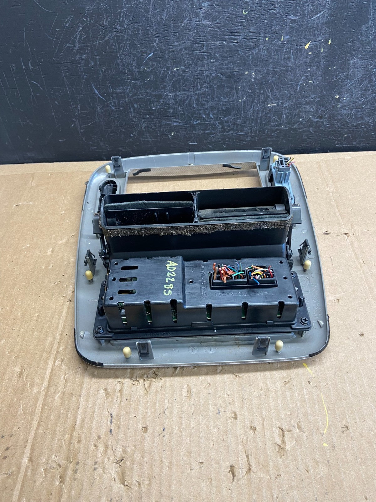 2002 to 2005 Ford Explorer Radio Dash Bezel Climate Control Air Vent AD2285 DG4