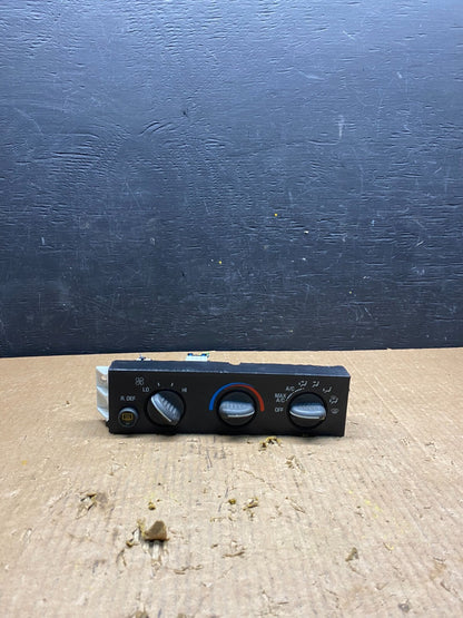 2001 - 2007 GMC Chevrolet Express 1500 Climate Control A/C H7274 DG10