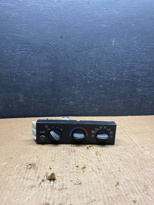 2001 - 2007 GMC Chevrolet Express 1500 Climate Control A/C H7274 DG10