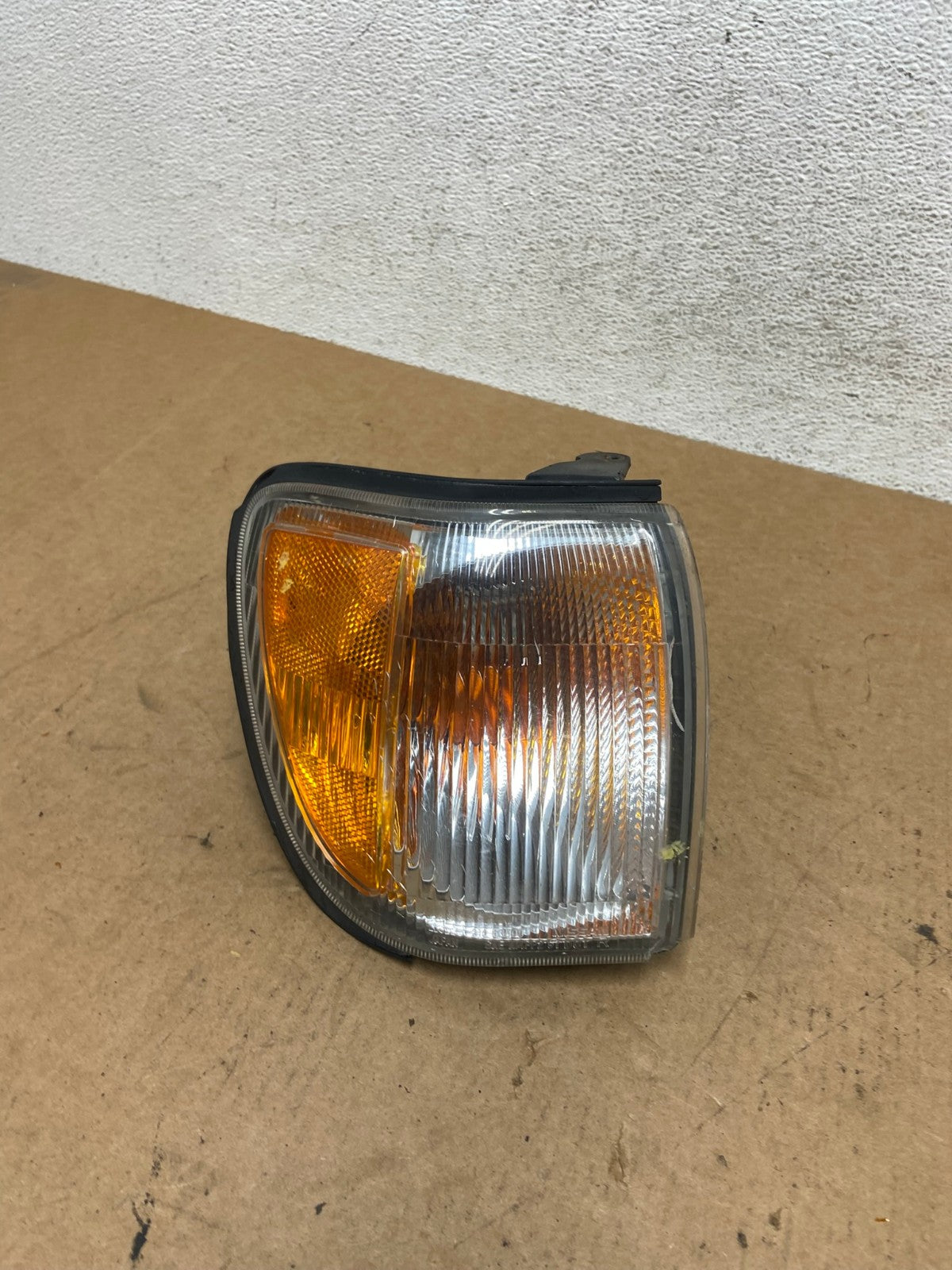1999 to 2004 Nissan Pathfinder Right Corner Park Light Turn Signal AE3130 LK0