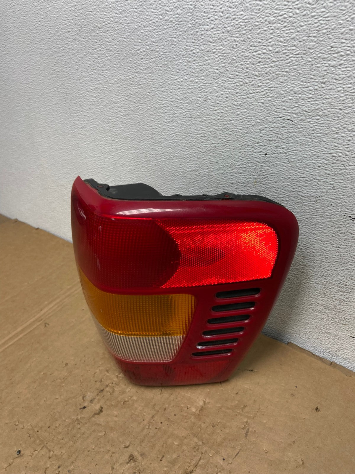 1999-2004 Jeep Grand Cherokee WJ Right Passenger Rh Tail Light AD3305 LK1